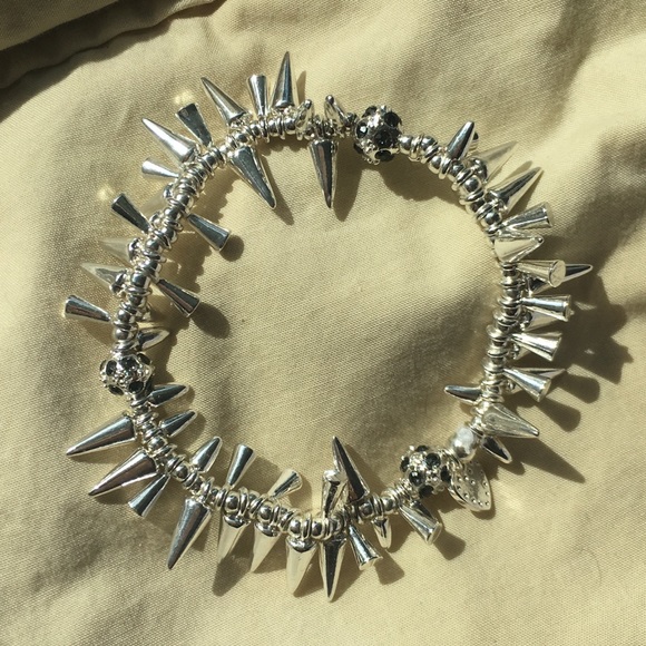 SOLD Stella & Dot Renegade Cluster Bracelet - Picture 2 of 5